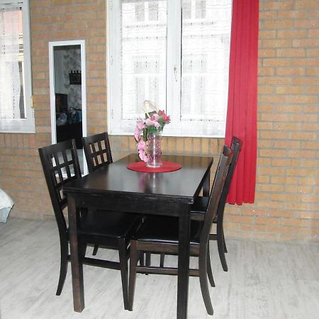 Une Petite Halte Apartment Calais Exterior photo