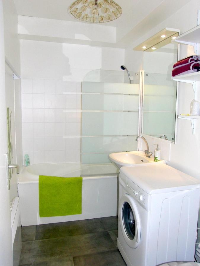 Une Petite Halte Apartment Calais Exterior photo