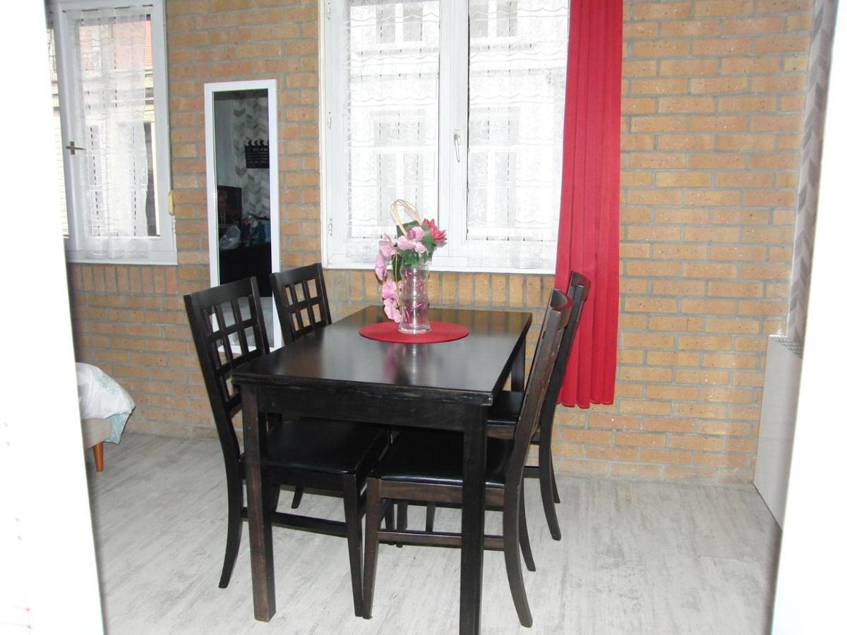 Une Petite Halte Apartment Calais Exterior photo
