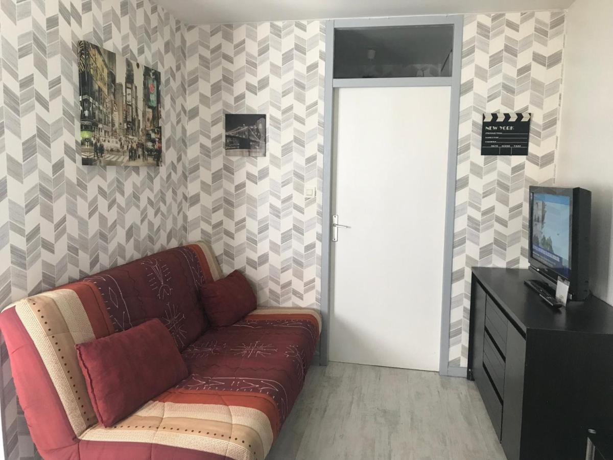 Une Petite Halte Apartment Calais Exterior photo