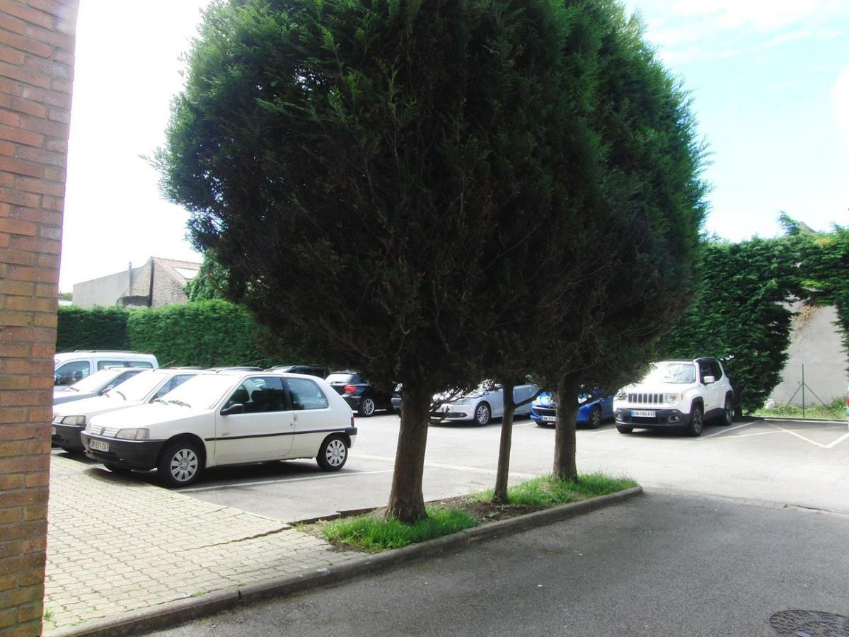Une Petite Halte Apartment Calais Exterior photo